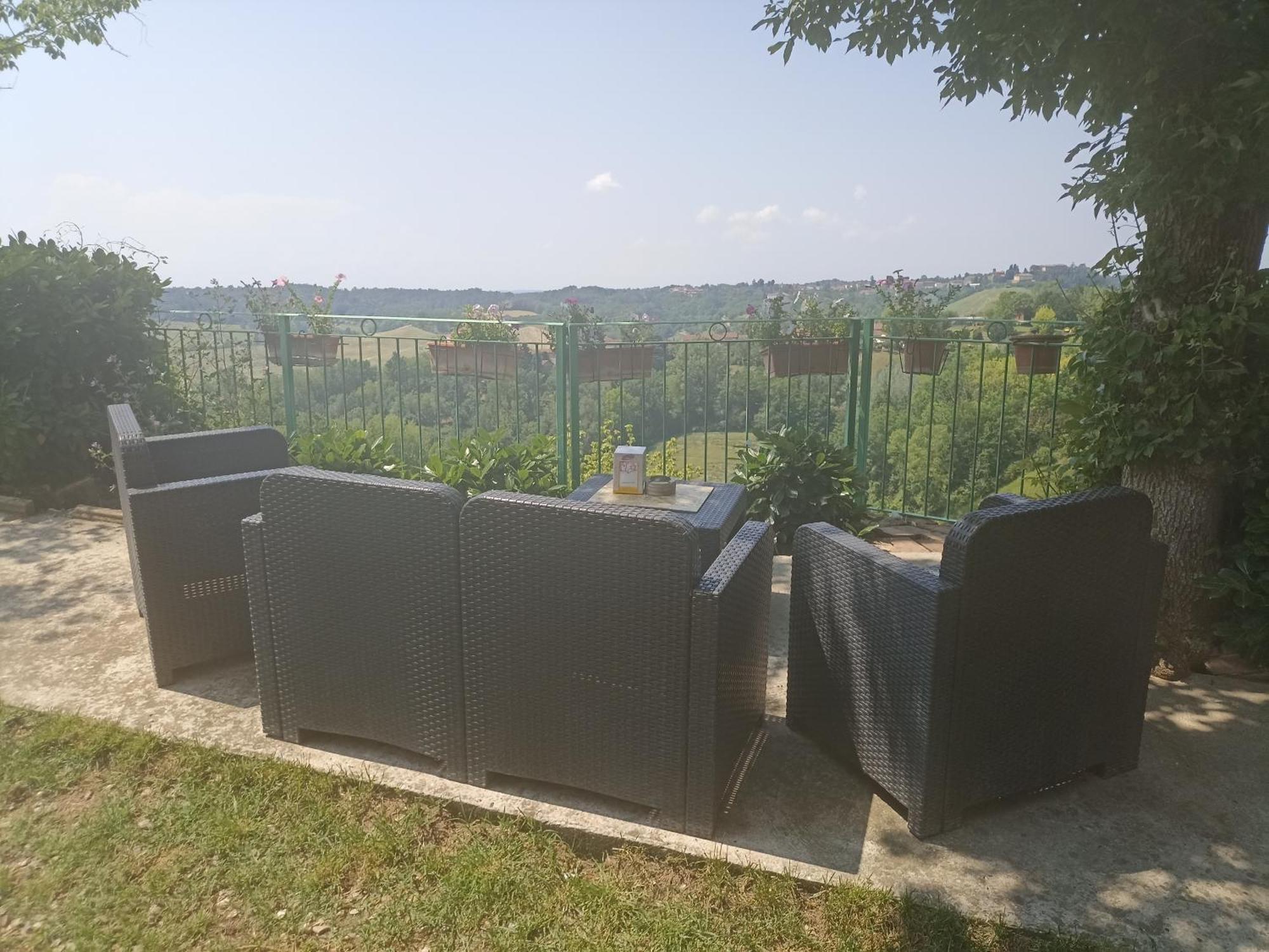 La Terrazza Asti Exterior foto